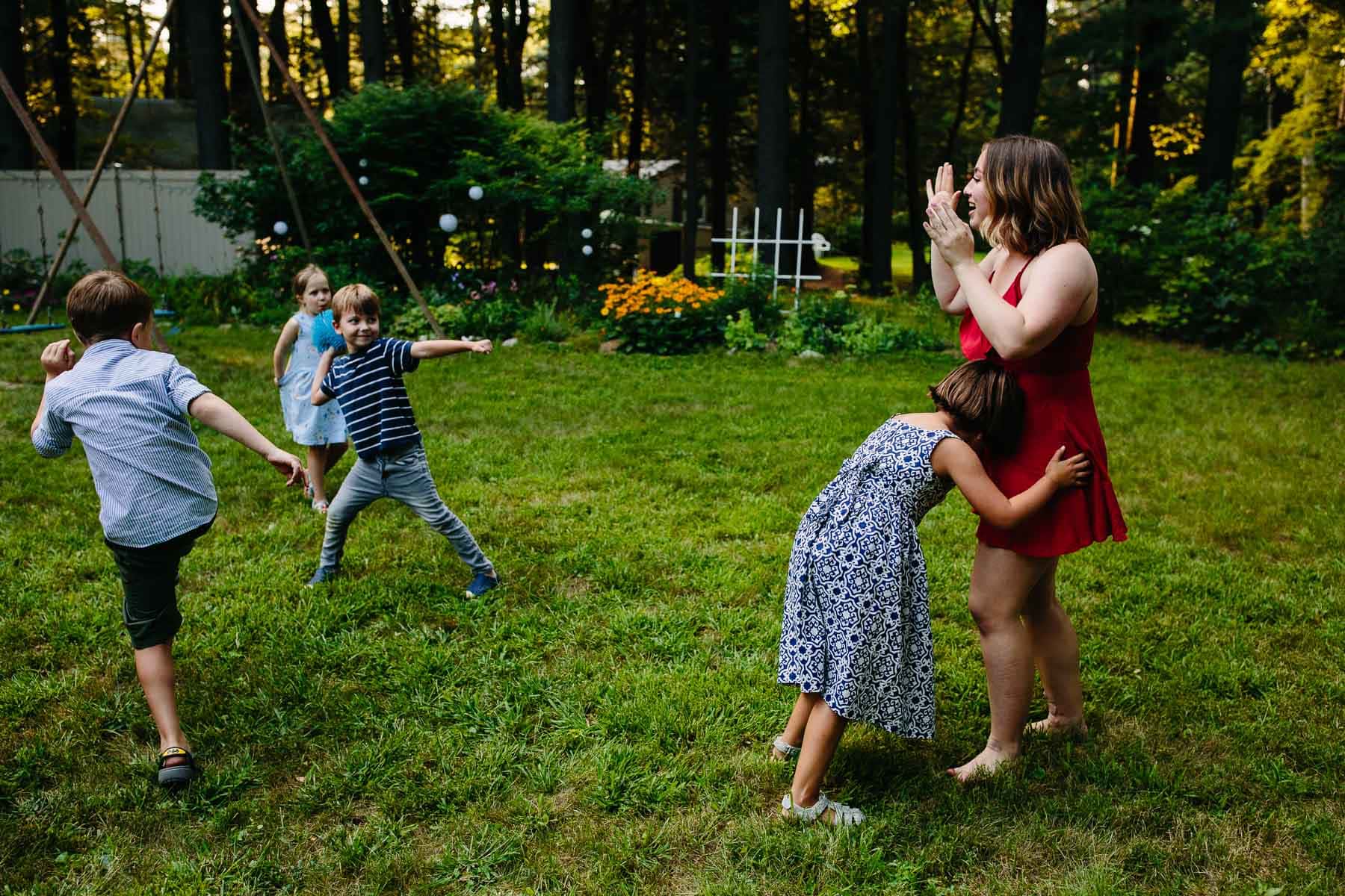 children at a backyard wedding reception | Kelly Benvenuto Photography