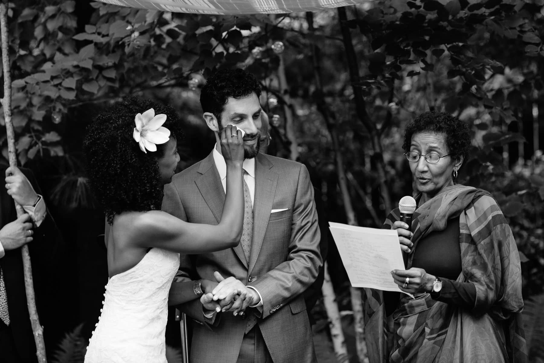 emotional backyard wedding ceremony | Kelly Benvenuto Photography
