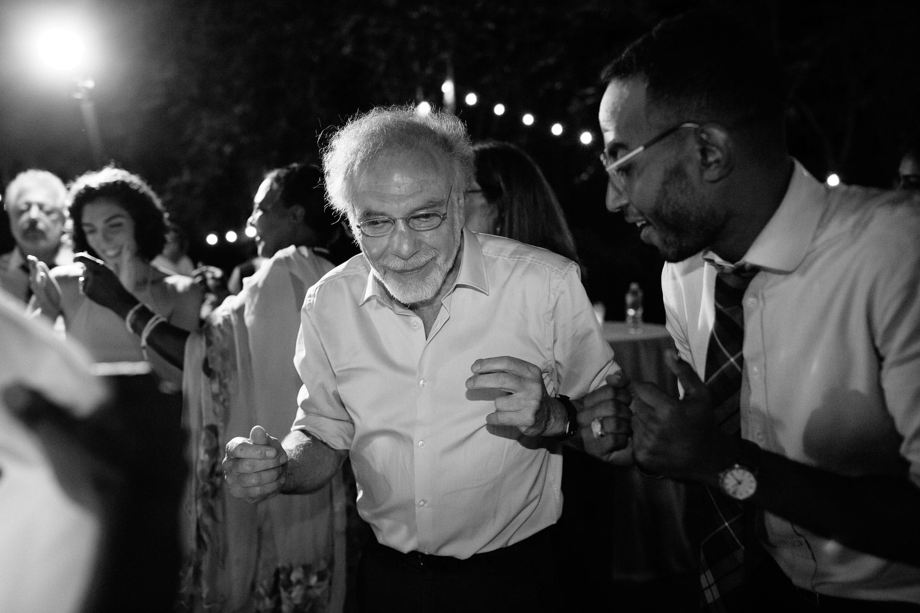 dancing at a backyard wedding  | Kelly Benvenuto Photography