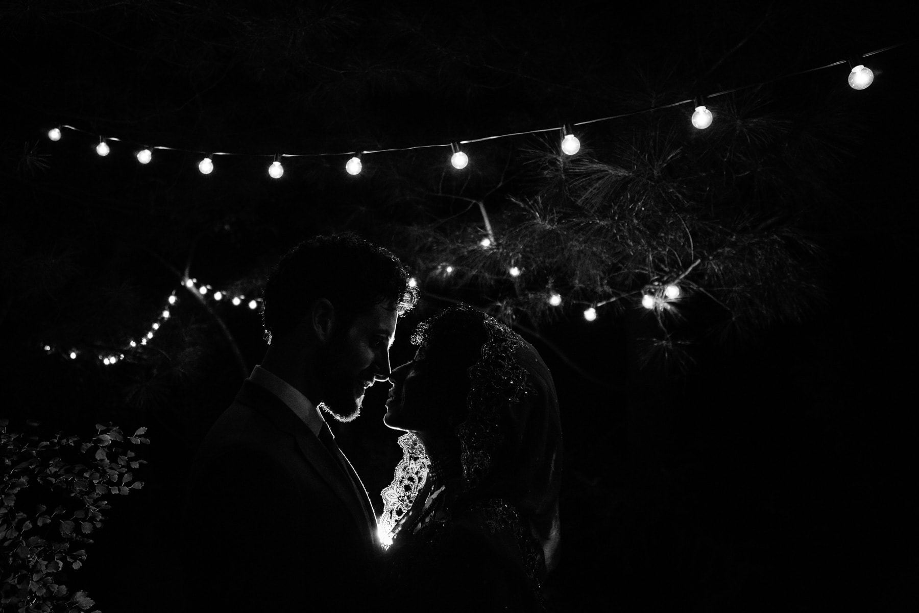 simple and romantic night portrait | Cambridge wedding | Kelly Benvenuto Photography