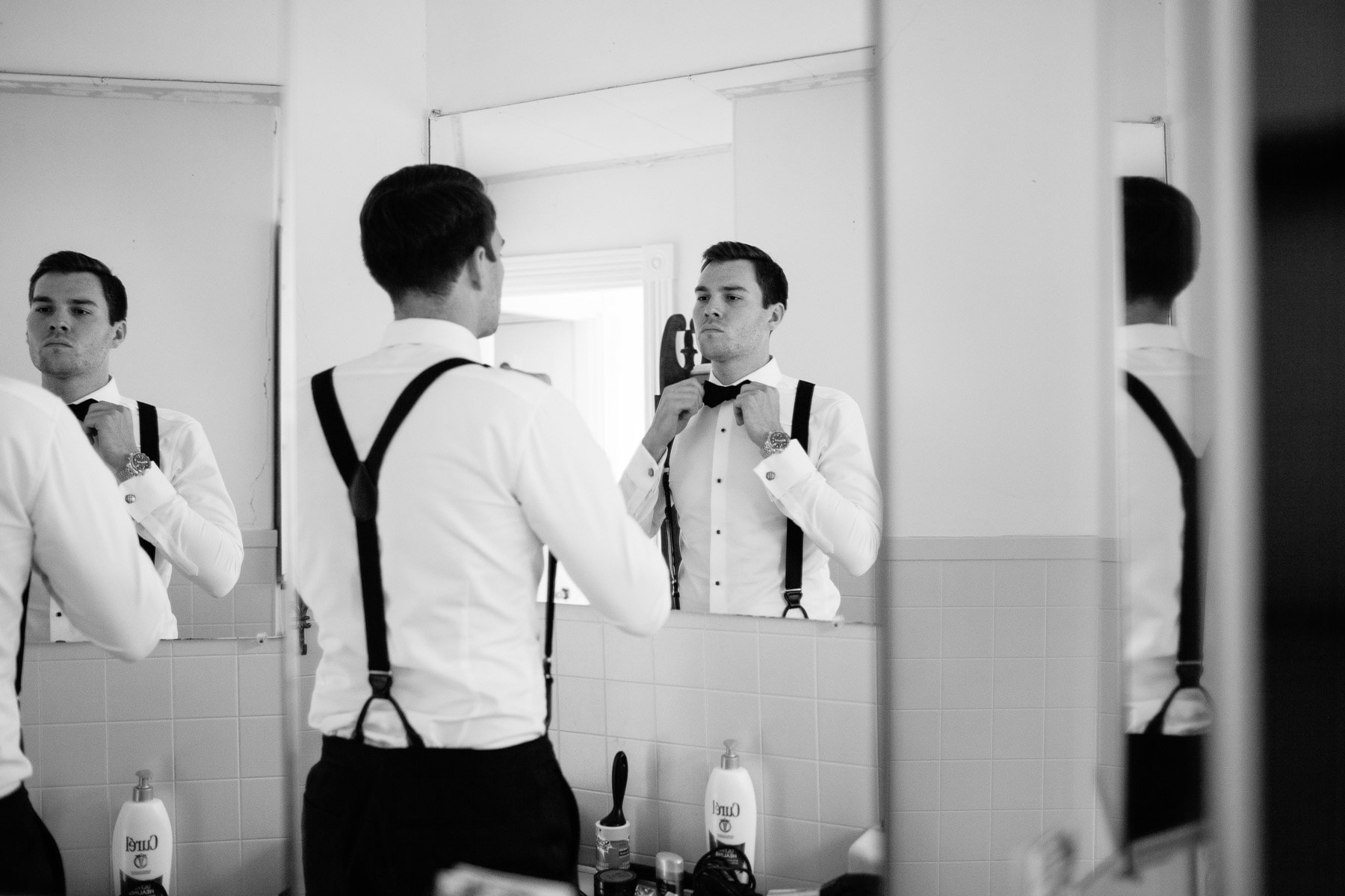 groom getting ready | Kelly Benvenuto Photography