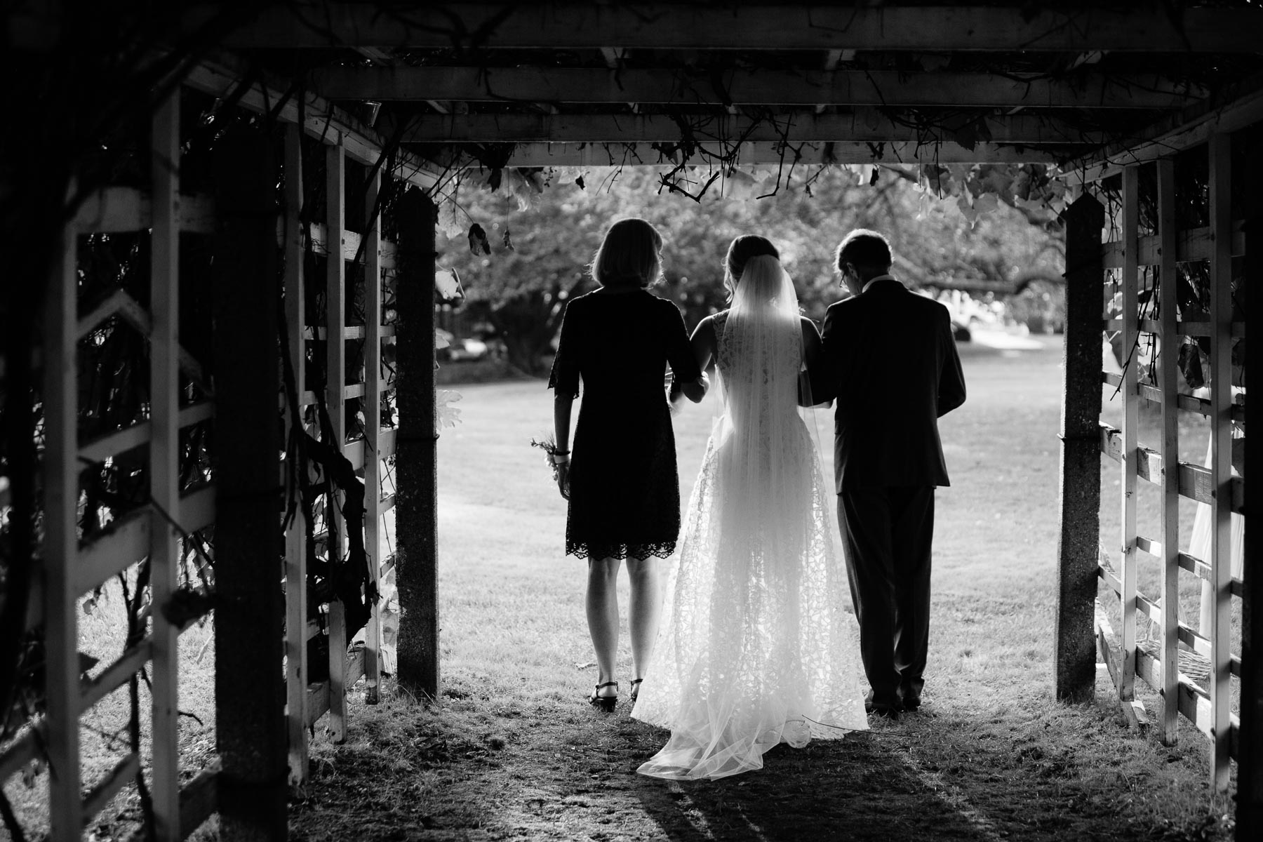 bride with parents about to walk down the aisle at Commander's Mansion | Kelly Benvenuto Photography