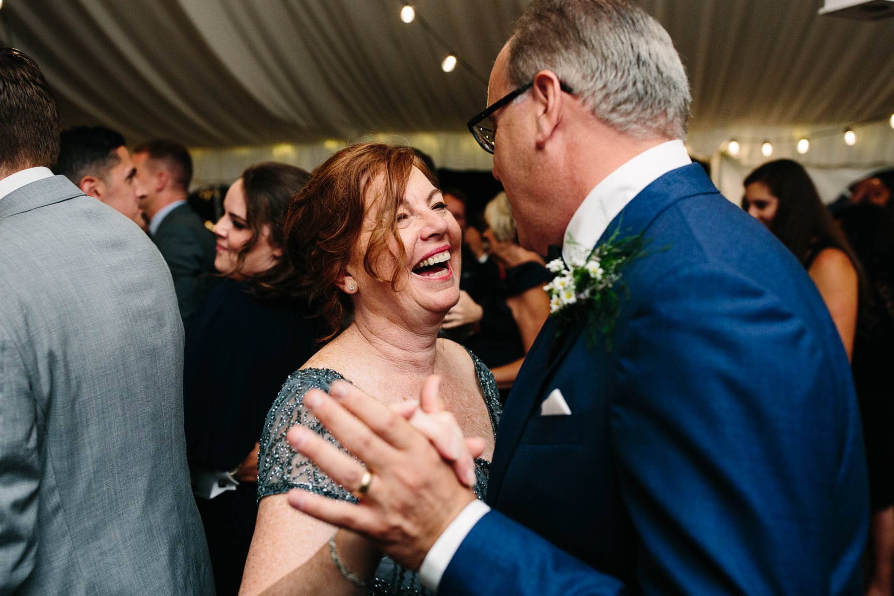 parents of the groom dance during reception | Kelly Benvenuto Photography